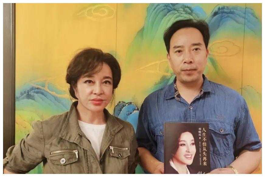 电影上映不久后,演员董永上传了与刘晓庆的合照,更是不小心曝光了女神