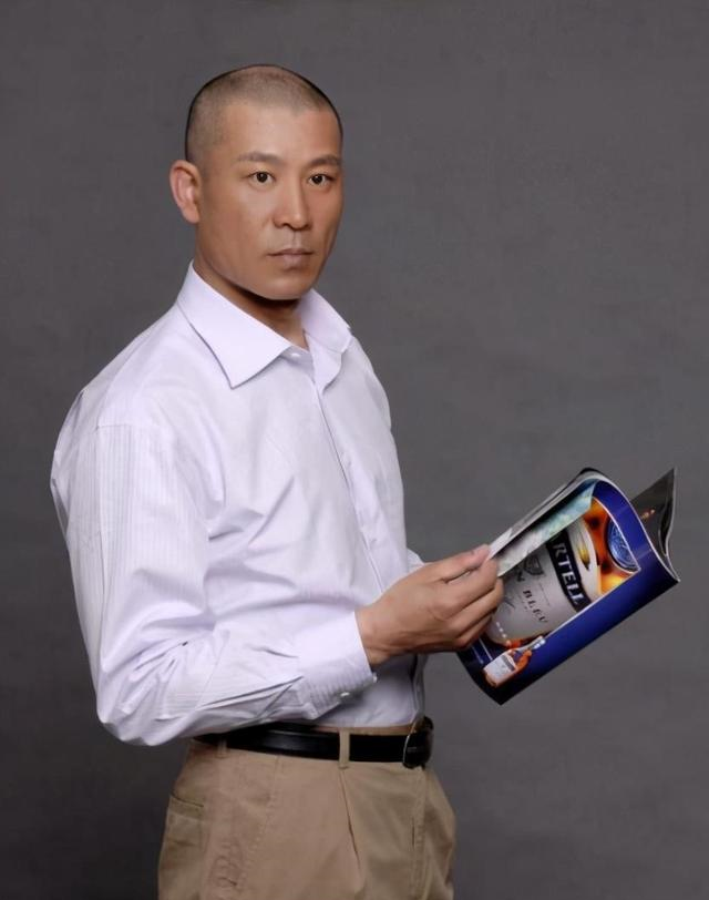 他为了老婆不生娃为了照顾岳父岳母息影50岁老来得子乐开怀