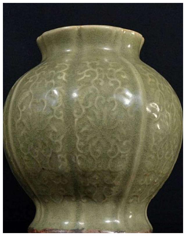 崔凯仿品火石红偏于油腻或者圈足缺乏力道