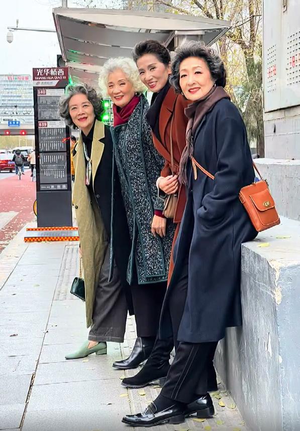 老年人穿搭就服这几位时尚奶奶精致优雅大气时髦又显年轻