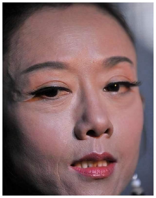 61岁杨丽萍满脸皱纹图片