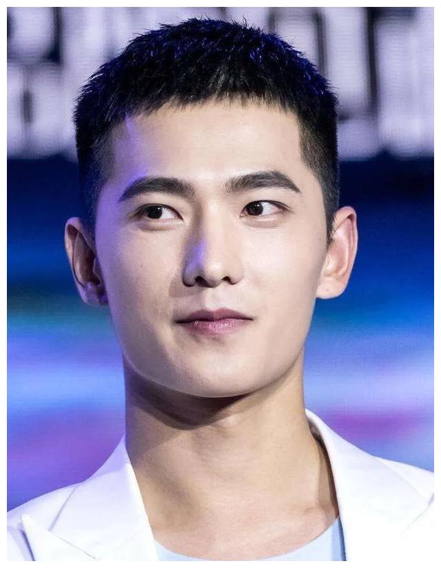 小鹅蛋脸30岁后变得粗糙