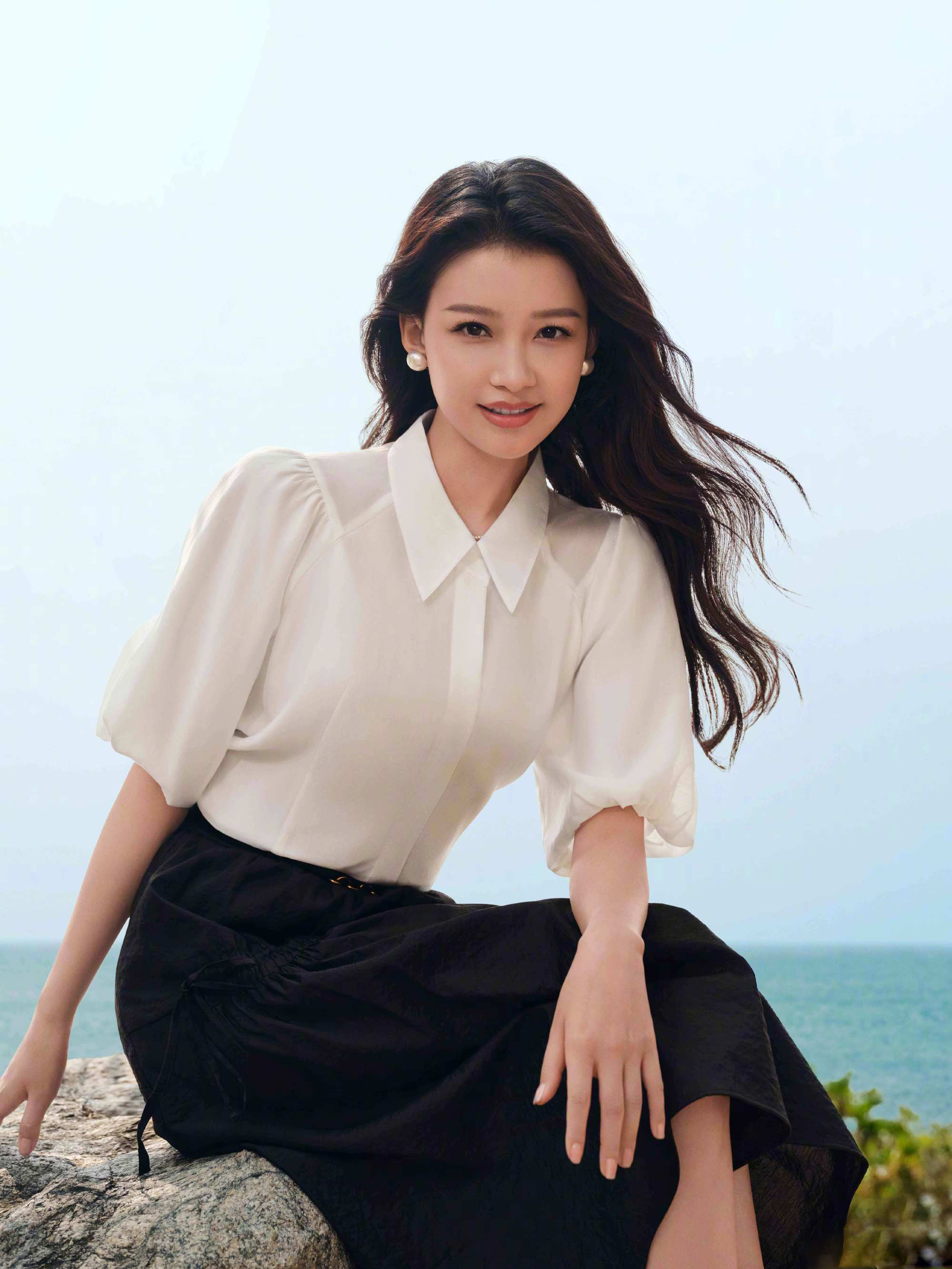 孙怡官宣伊芙丽品牌大使,身穿2023春夏系列,不同色系的连衣裙