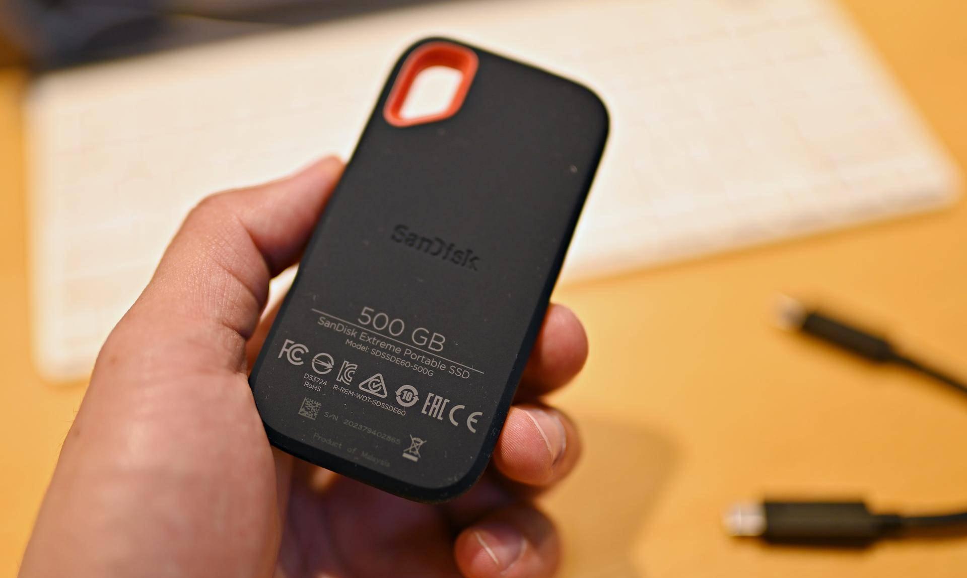 550ms移动硬盘中的战斗机闪迪e60开箱