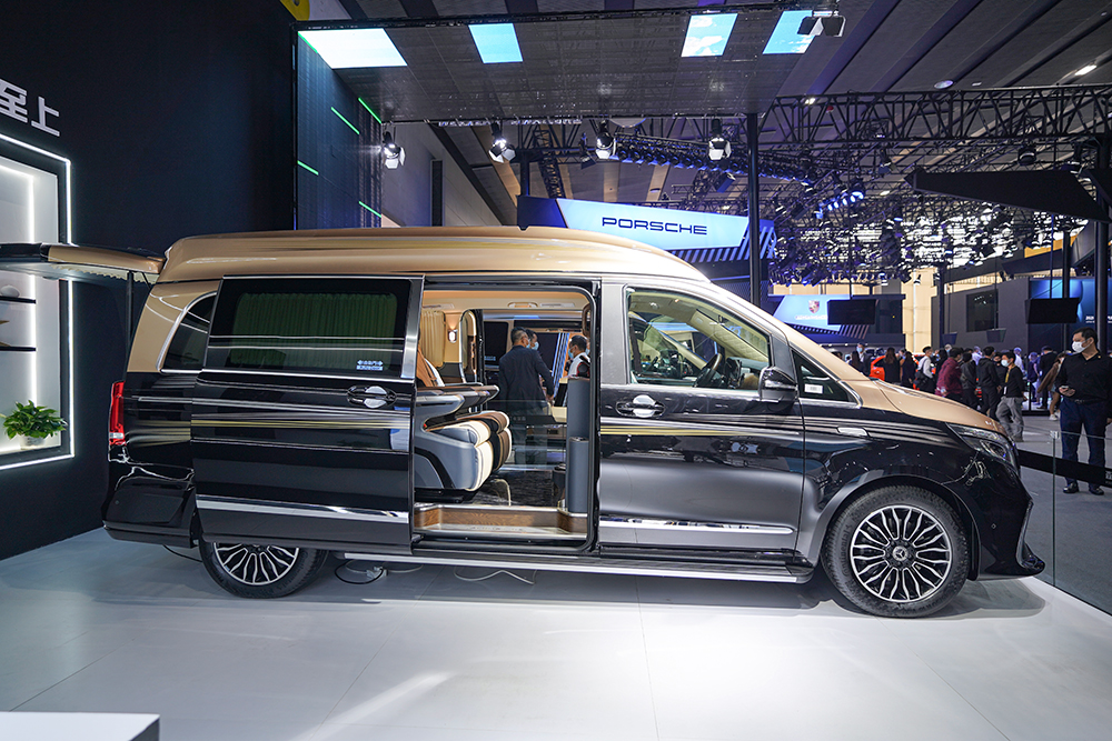广州车展新款商务车亮相双色外观多格局内舱可选家用商用都行