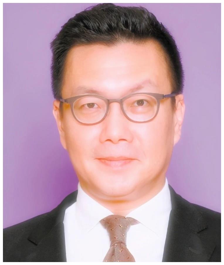 而利承武不是娱乐圈中人,自然也不会和媒体多说,才会产生两人仍在一起