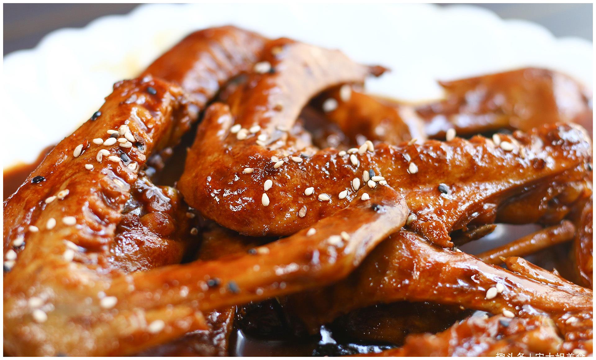 连骨头都入味这么卤鸭翅吃起来才过瘾