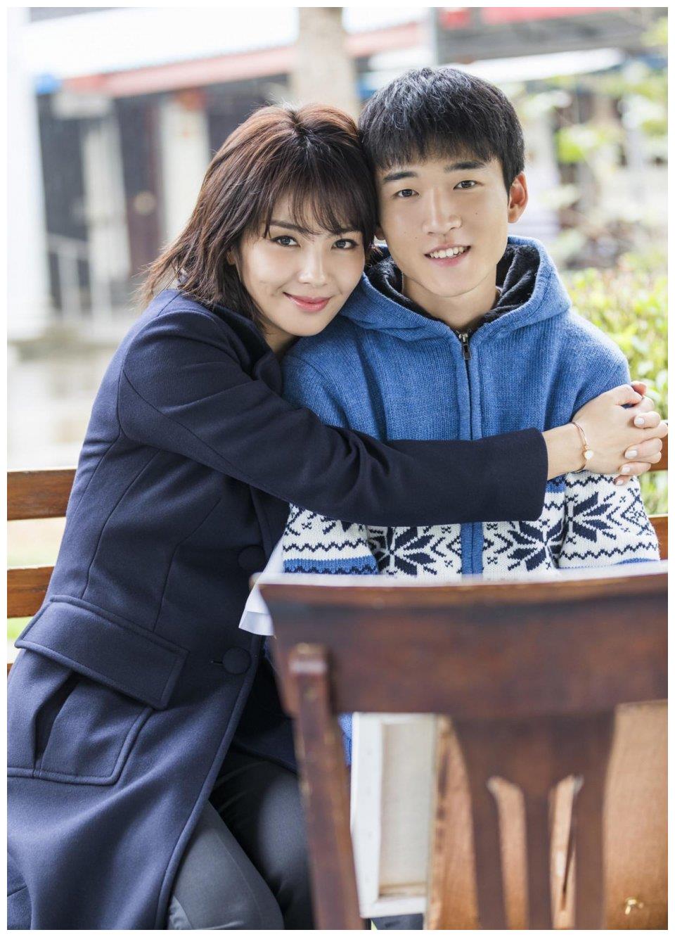 关晓彤有5个 "青梅竹马",其中3个都混成一线,唯独他被人遗忘