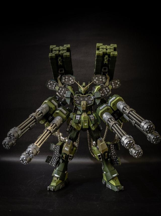 这样就不用太多的改件了,因为重炮高达原机设就搭配了很多重型武器,和