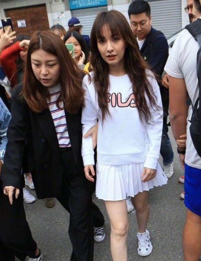 还在说吴昕的腿粗?当看到精修和生图的对比后,网友:这腿略吓人