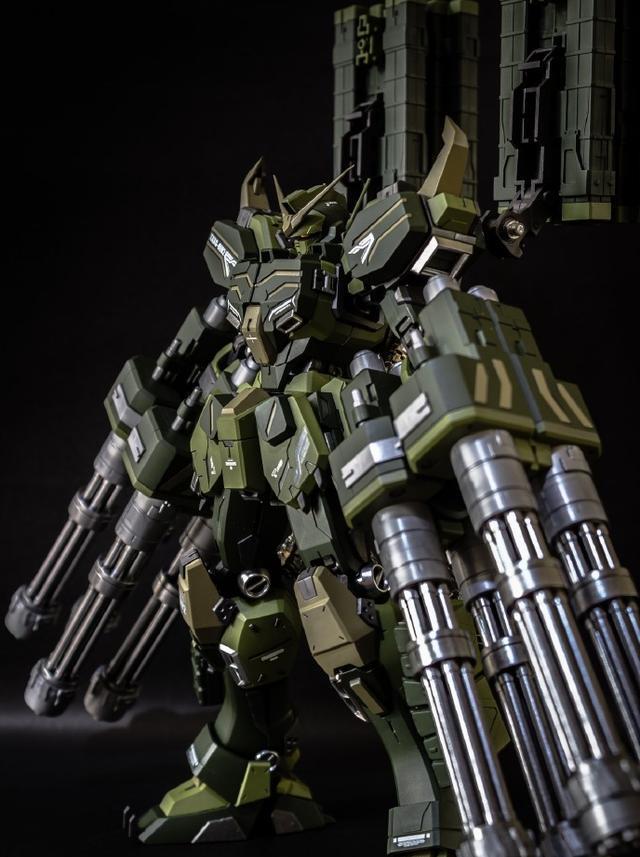 移动军火库,全装备重炮高达模型