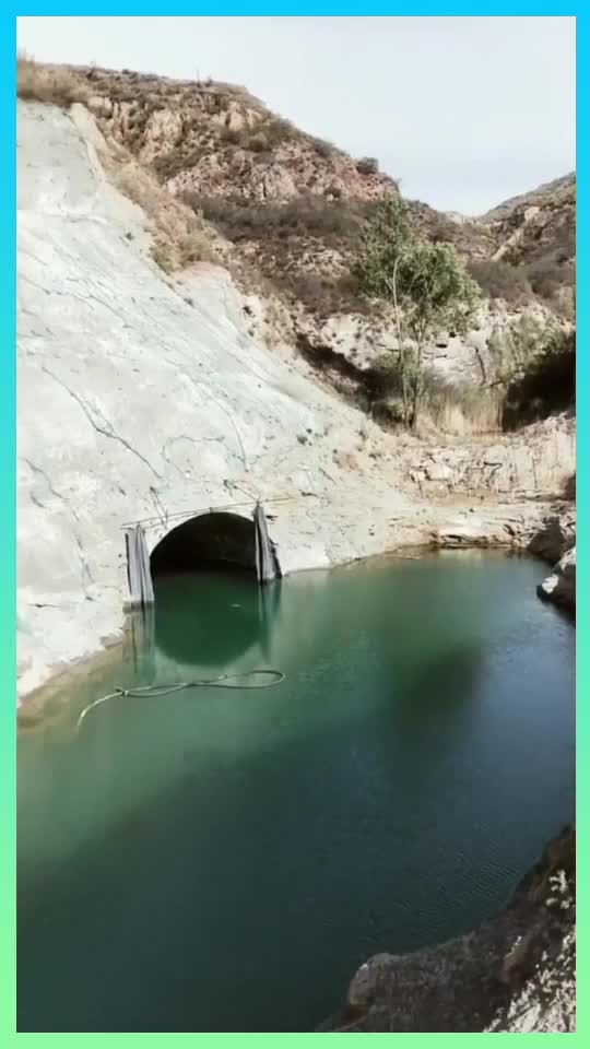 好好的一条隧道，因为场大雨变成了鱼塘，这找谁说理去