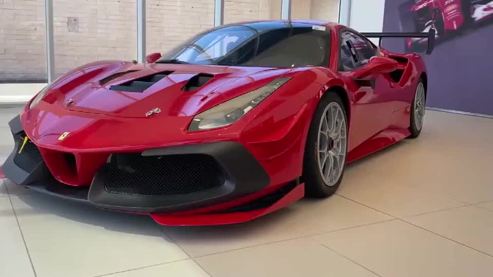 限量版的法拉利f12