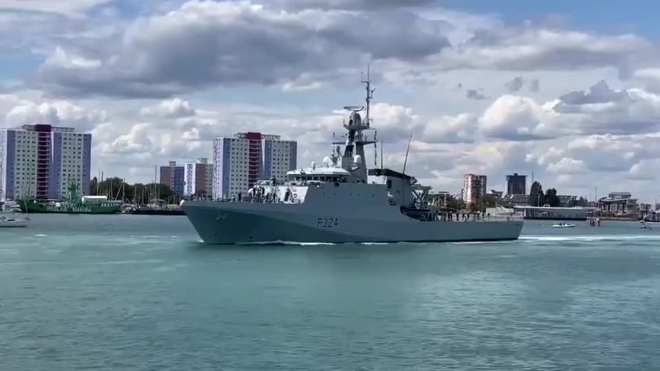 英国海军特伦特号近海巡逻舰 ,出海场景磅礴大气!
