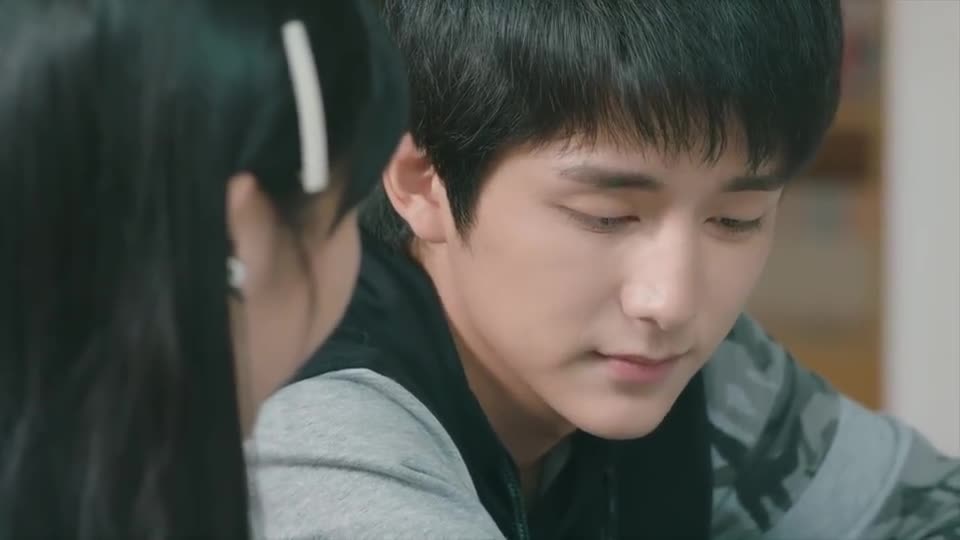 你好旧时光:辛锐爱上林杨,眼睛都离不开他,林杨还浑然不知