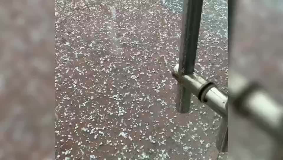 五一将近江苏居然下冰雹,网友直呼冬天来了