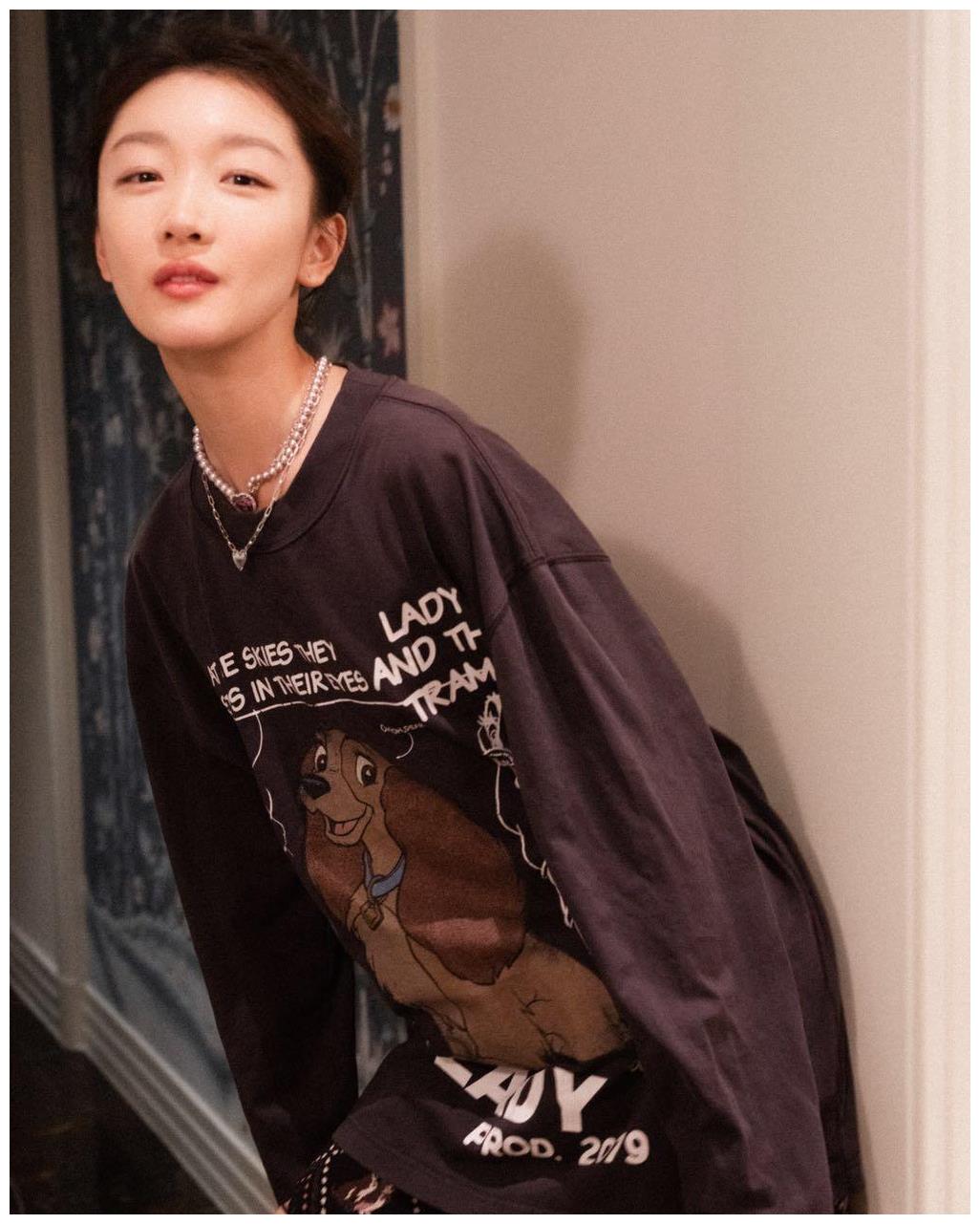 早秋不会搭配衣服吗?没事,周冬雨的穿搭解析上,小白也可以学会