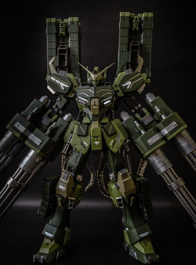 移动军火库,全装备重炮高达模型