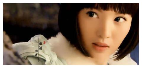 很多人都看过《孔雀翎》这部剧,其中金晨在剧中饰演的重要女配后简,不