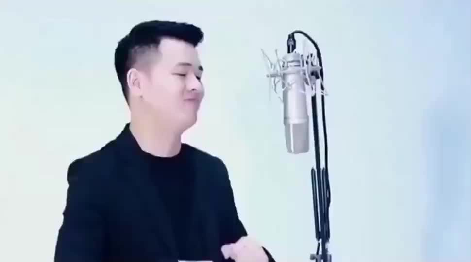 小阿枫演唱一首《醉倾城》