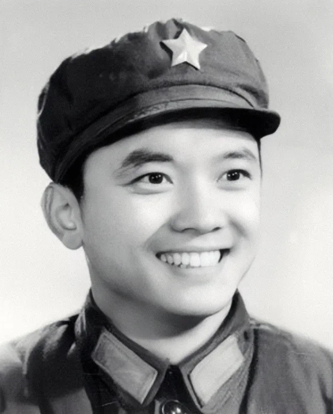 穿军装的朱时茂,陈宝国,王刚,个个精神,最可爱的小兵是郭凯敏