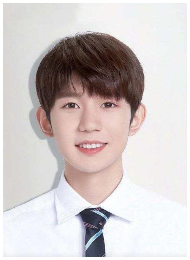 小鲜肉演员的证件照,吴磊又奶又a,丁禹兮全场最佳