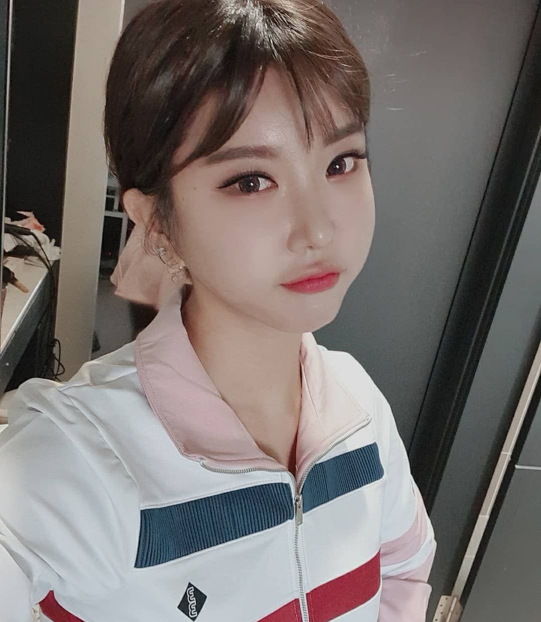 韩国人气车模许允美_高清图集_新浪网