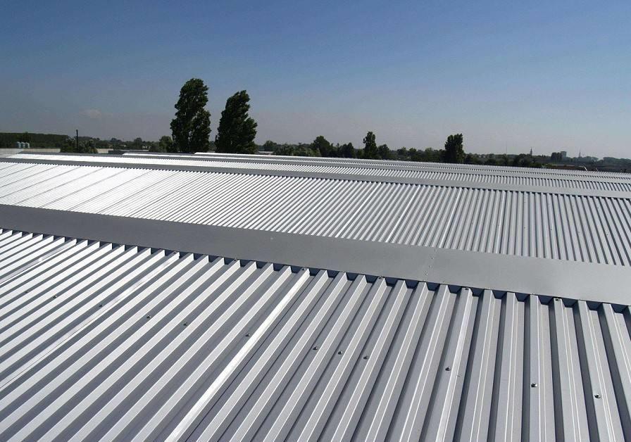 轻钢型屋面瓦与彩钢瓦在工业厂房上使用的不同之处在哪里?