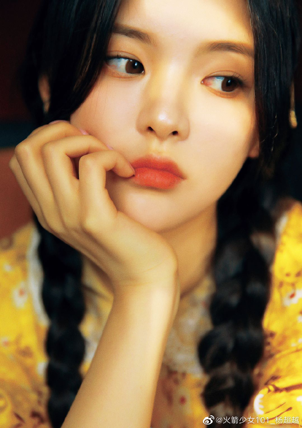 火箭少女101杨超越迷人写真美照