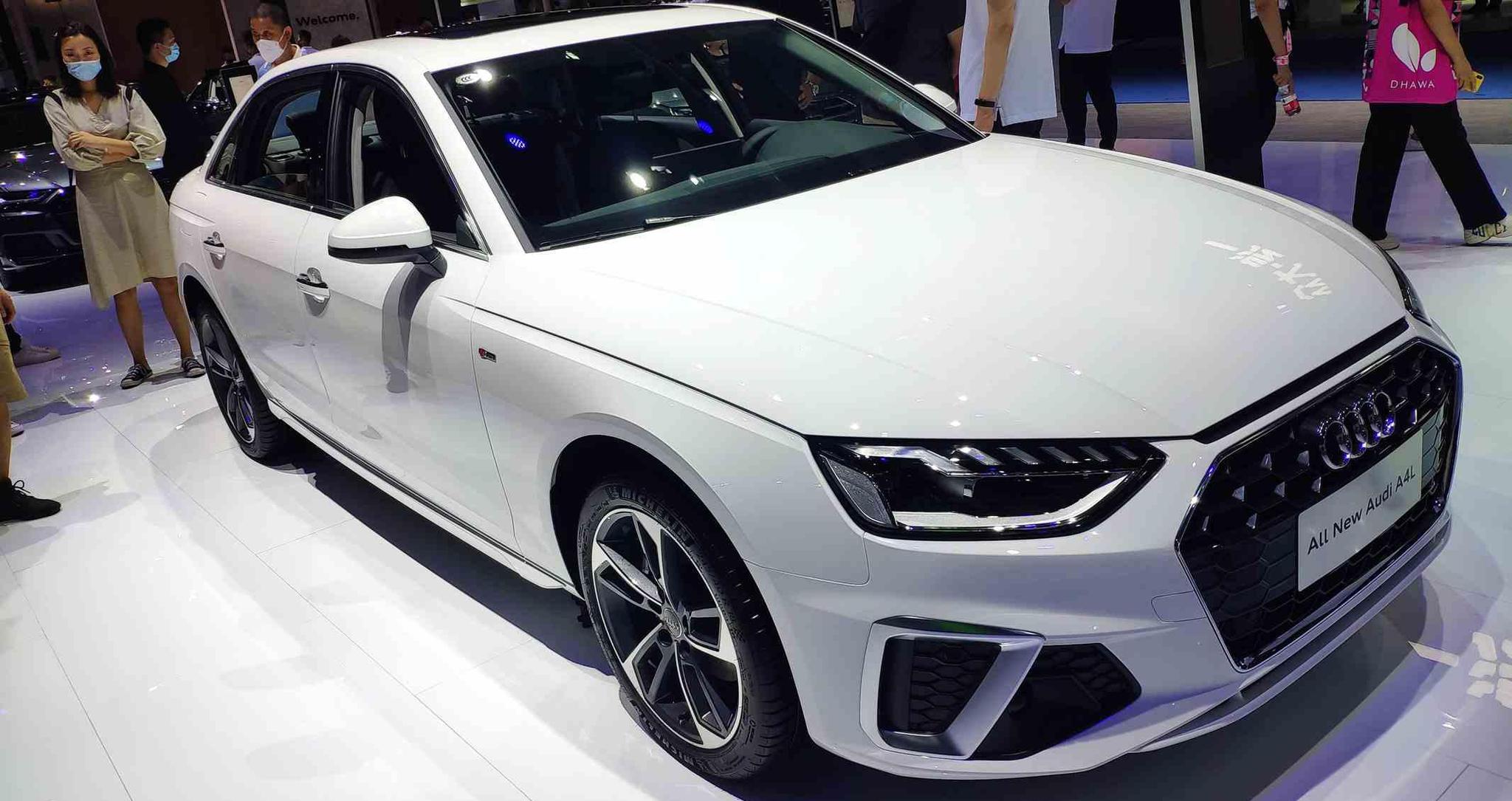 2020年成都车展：新款奥迪A4L实车__财经头条
