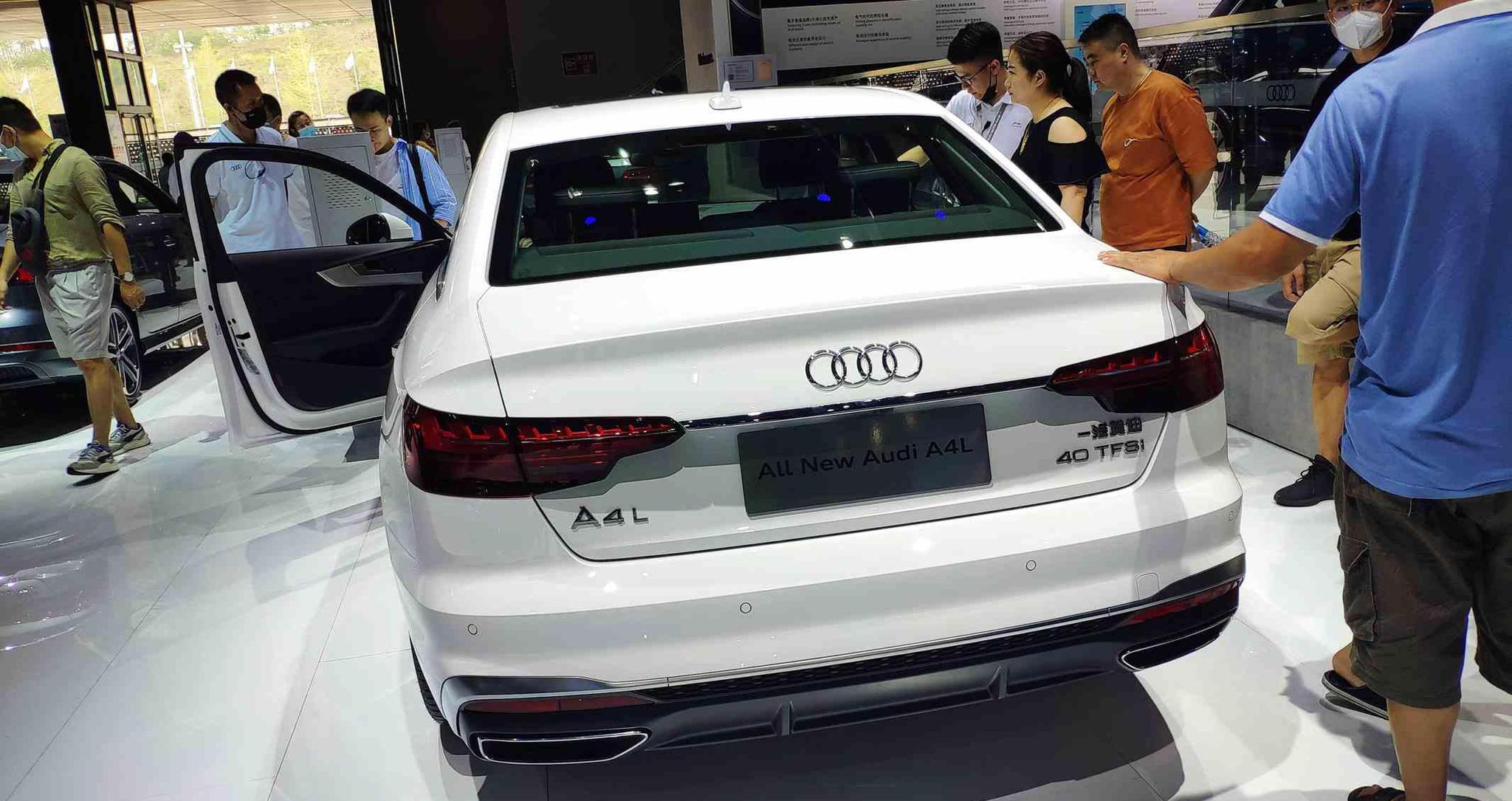 2020年成都车展:新款奥迪A4L实车__财经头条