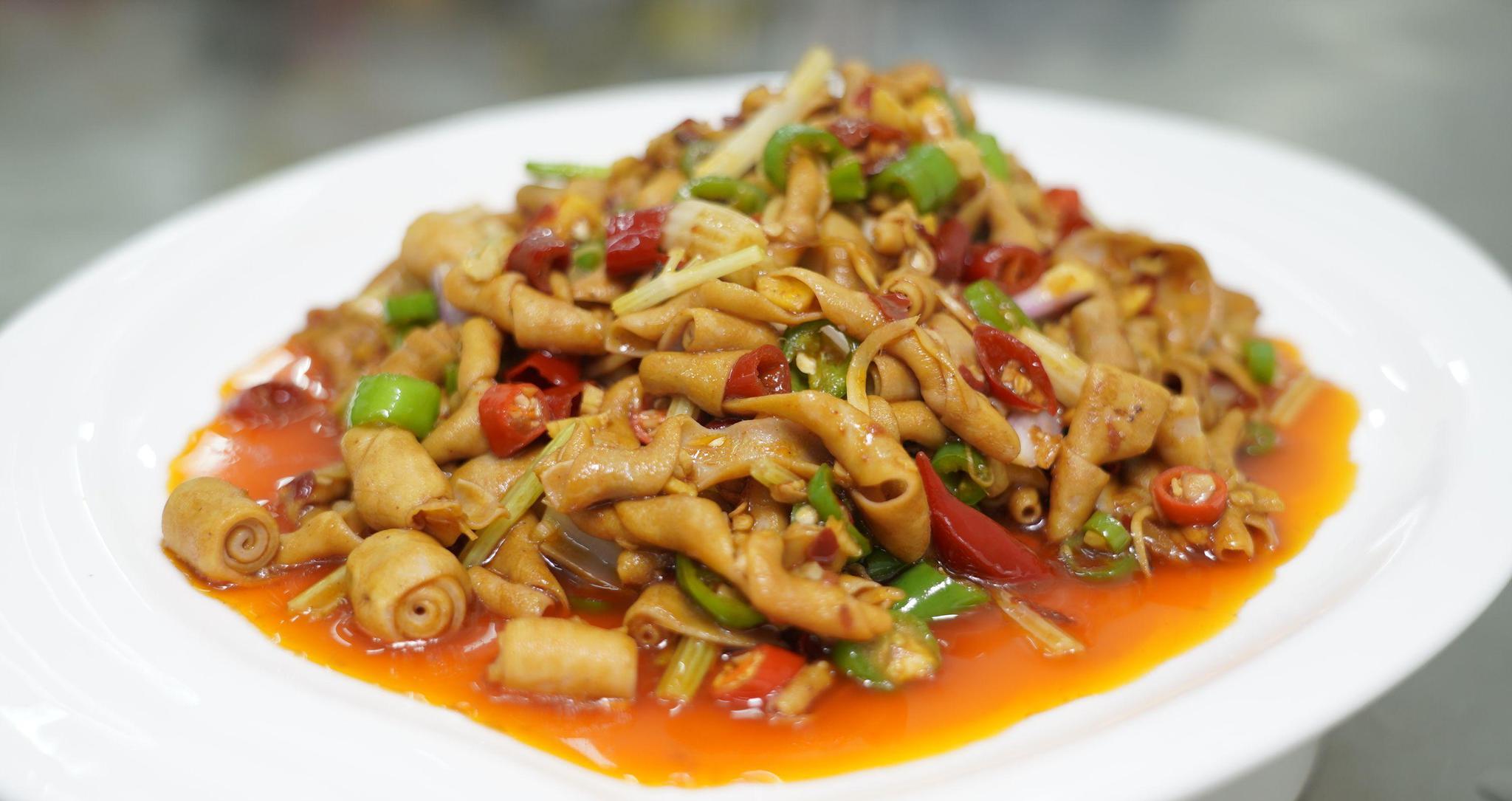 让舌尖痛快的美味!教你家常好吃的芹菜炒鸭肠,孩子们特喜欢