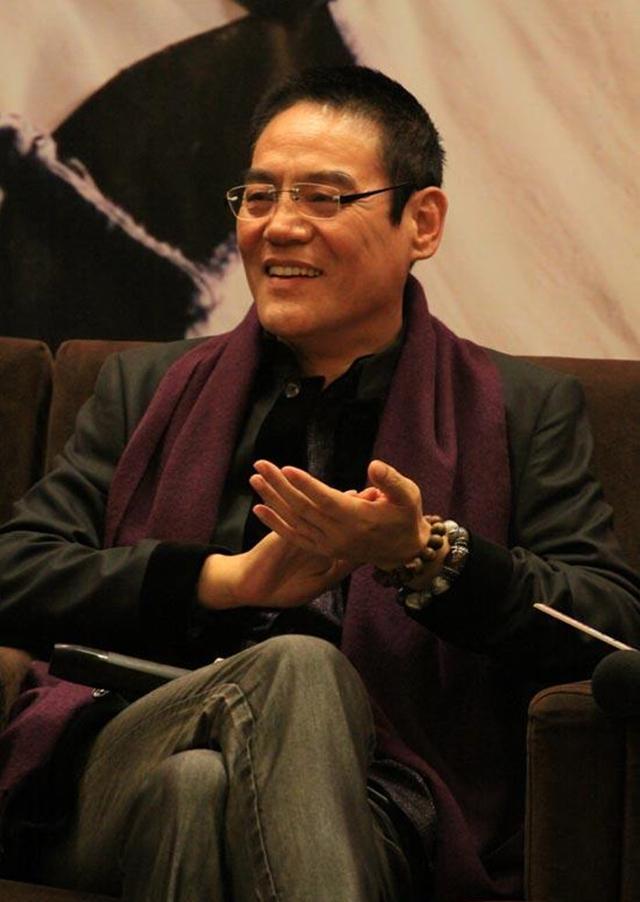 演活岳不群的巍子婚变后财产全部留给前妻如今为儿子感到自豪