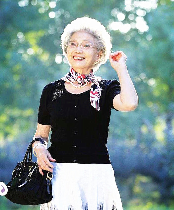 70岁当模特90岁开直播神仙奶奶盛瑞玲逆袭成女王