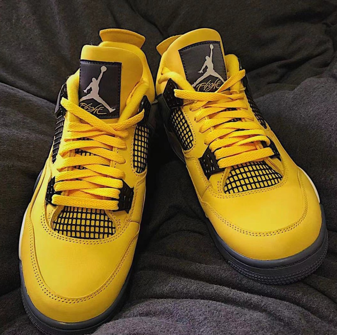 aj4电母怎么搭配衣服（aj电母复刻鞋面材质）-第2张图片-潮百科