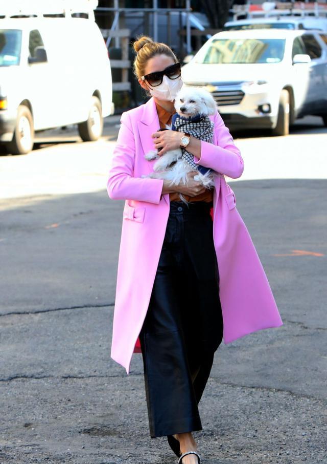 纽约名媛olivia衣品回归,蝴蝶结外套穿出精致感,太有范