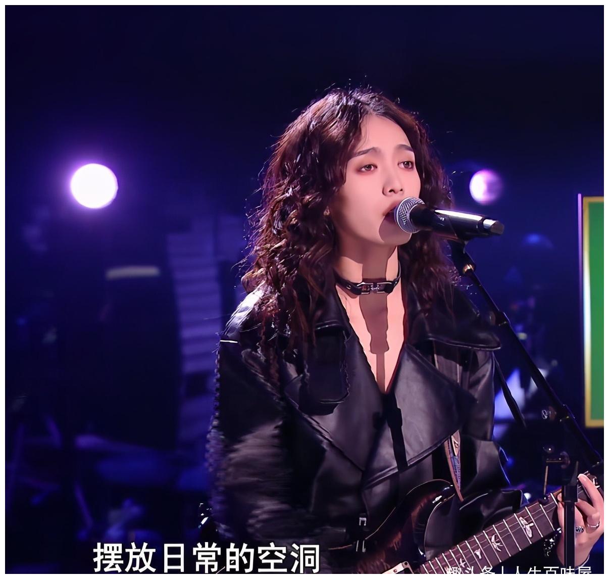 中国好声音:唱歌中哭的单依纯和表演后哭的潘虹,高下立分!