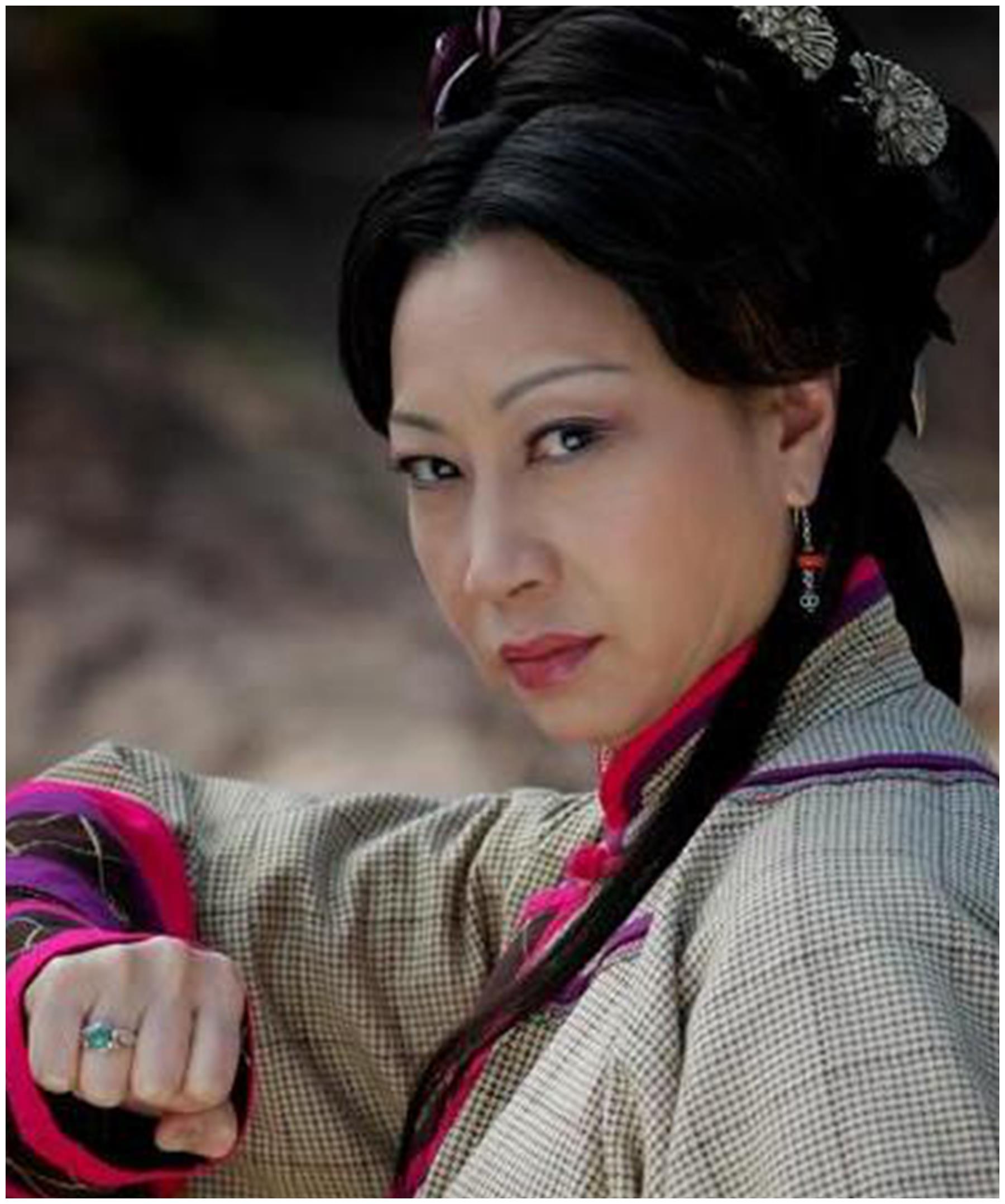 被周星驰三请出山,上怼洪金宝下骂成龙,包租婆元秋究竟有何背景__财经