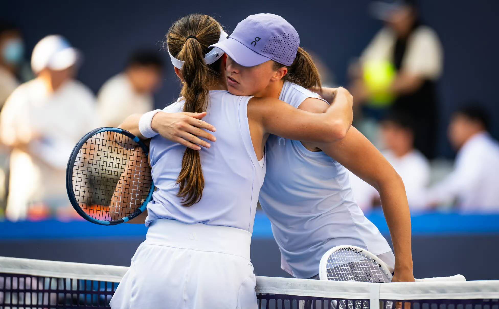 斯瓦泰克透露多次遭国内球迷从训练场追至酒店，直言需要隐私空间