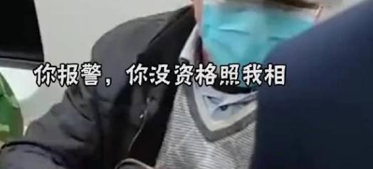 胡闹！北京大爷无人让座直接坐在女子腿上，还觉得自己有资格？休闲区蓝鸢梦想 - Www.slyday.coM