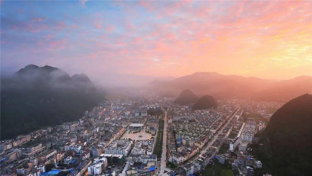 通用机场选址于乐业县同乐镇六为村,本期工程飞行区按 2b 标准建设