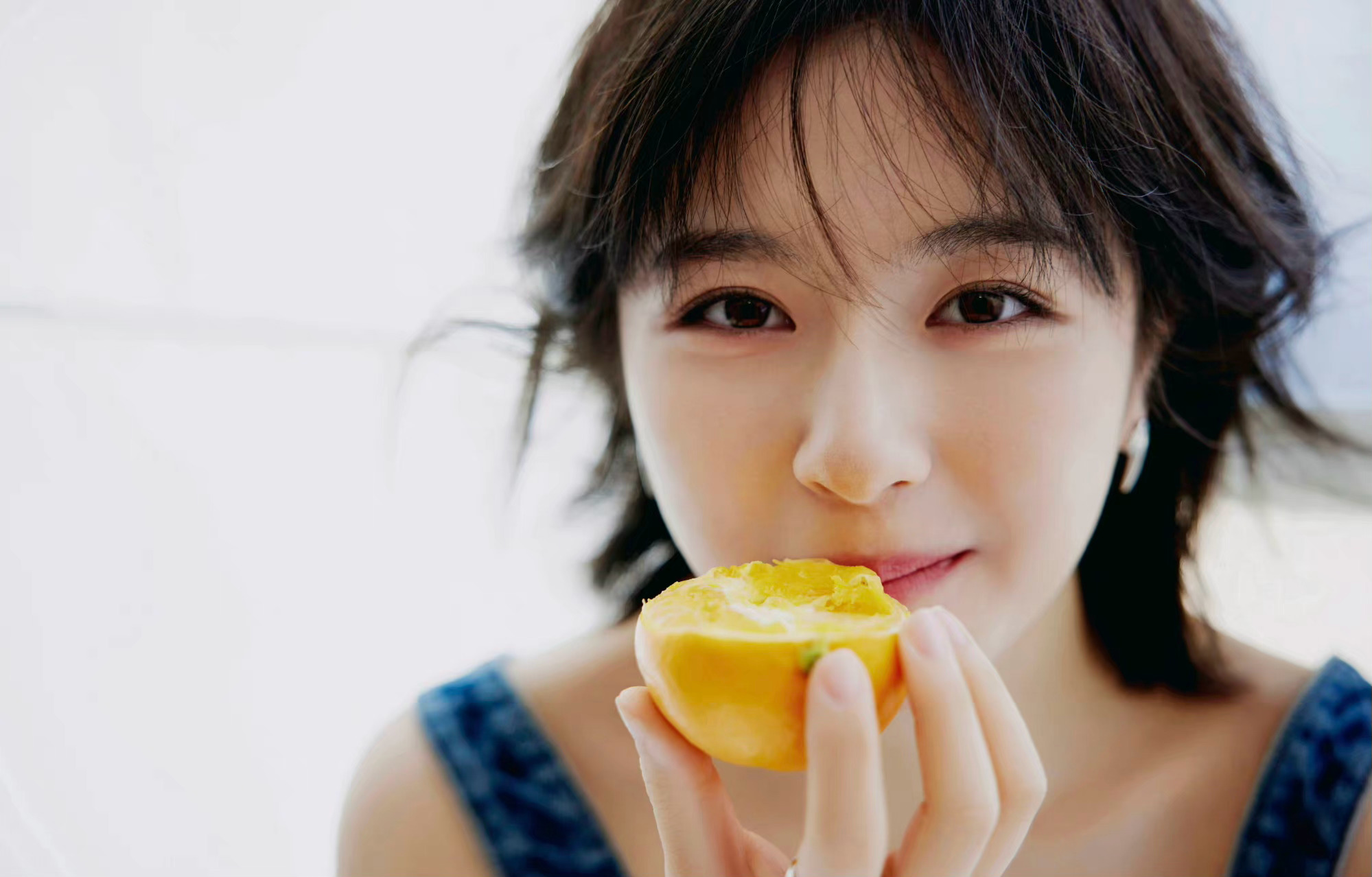 李兰迪最新写真!展现腰部美好线条,俏丽短发甜美可人_高清图集_新浪网