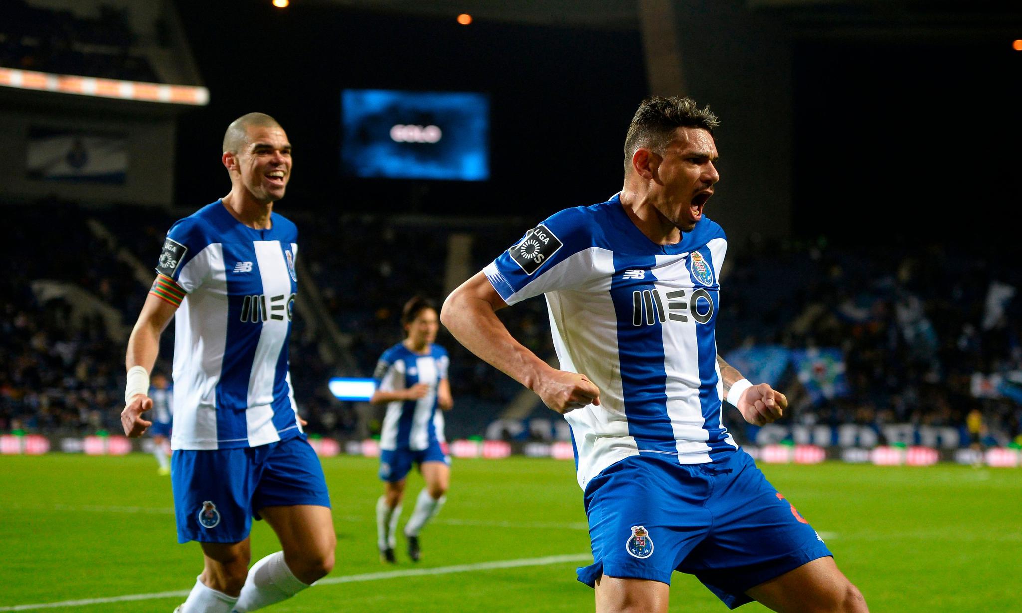 足球——葡超联赛:波尔图胜通德拉(3)