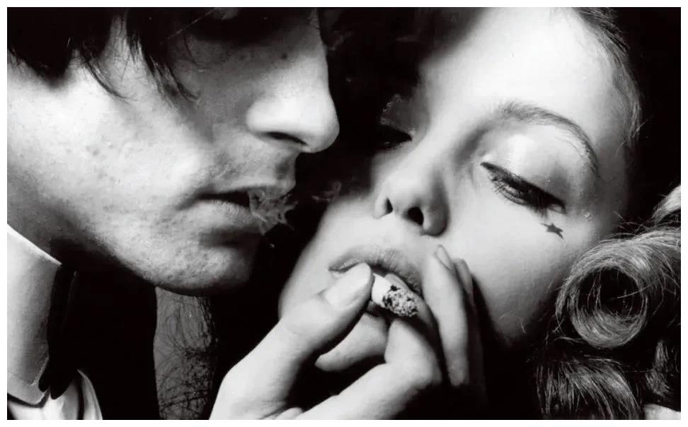 因此恋物情结和未来感也是givenchy 2020秋冬季亮眼的设计特点.