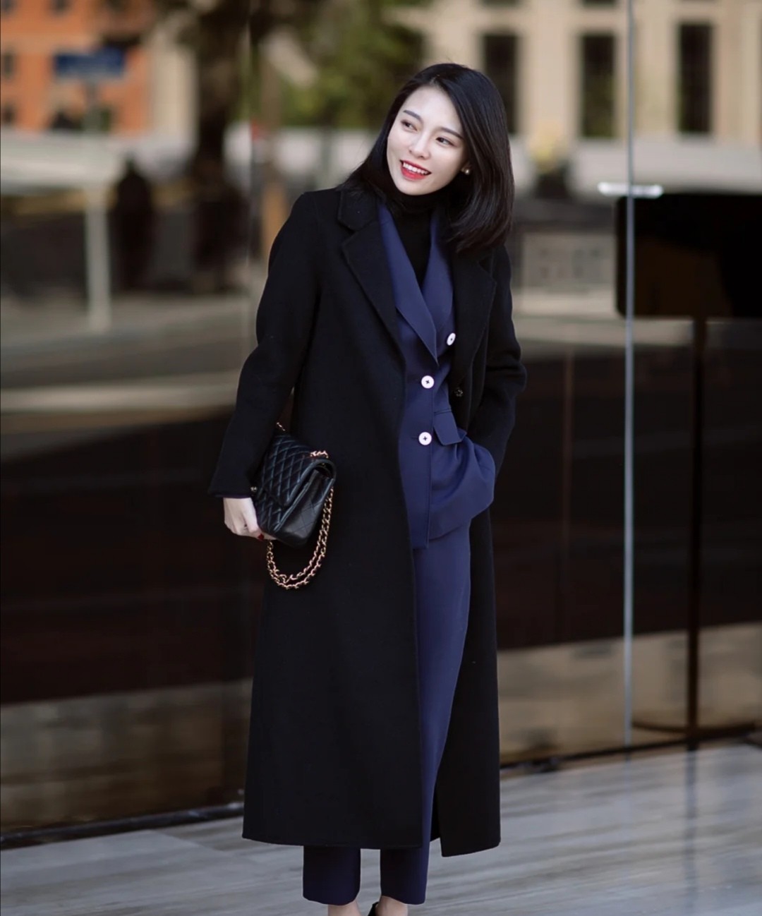 这才是适合中年女性的气质穿搭,端庄得体又高级,时尚精致又减龄|大衣