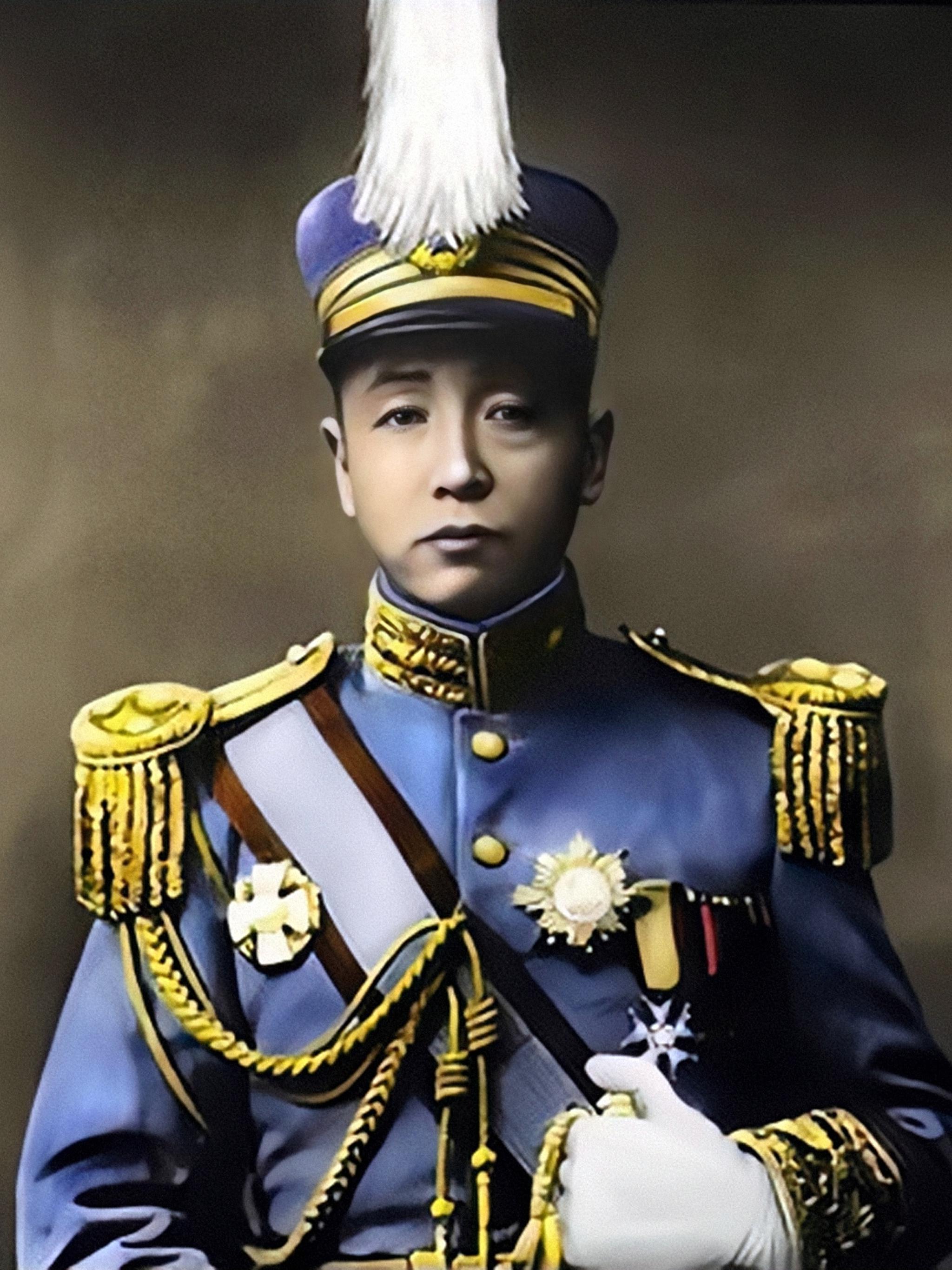 图为张作霖的戎装照.