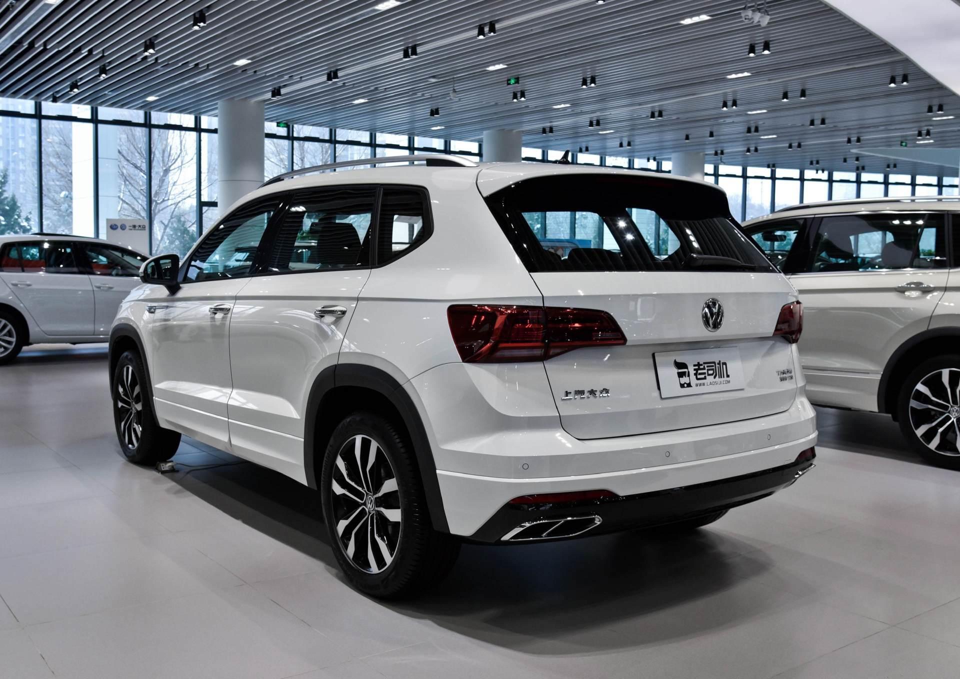 途岳 2020款 280tsi 两驱r-line前脸呈现出饱满的设计风格,双幅式格栅