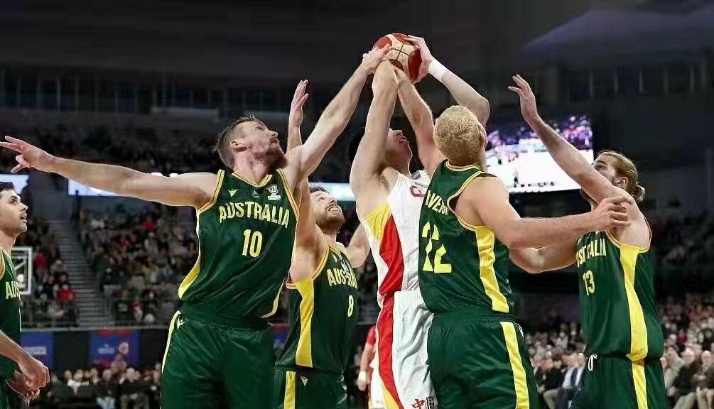 中国男篮“锋无力”暴露，苏群点出原因！周琦发文说：还能更好休闲区蓝鸢梦想 - Www.slyday.coM