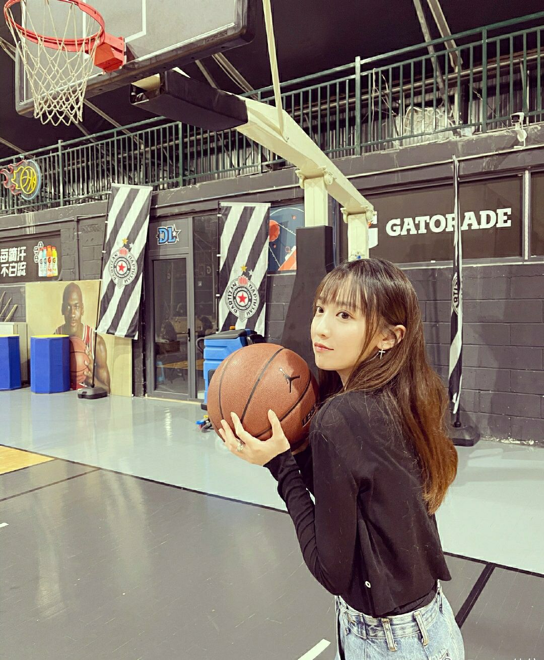 球迷约佳依吃饭的机会来了nba主播发起投篮挑战快报名吧
