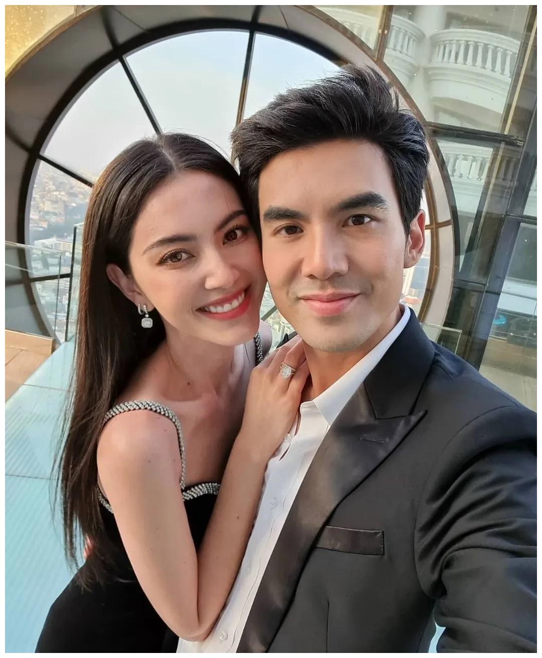 mai的男朋友不仅是演员也是一名编剧,名叫ter chantavit,人称德叔.